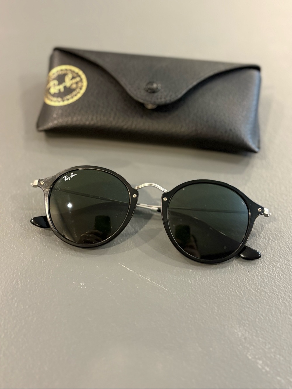 Ray-Ban Black Round Sunglasses with Black Lenses